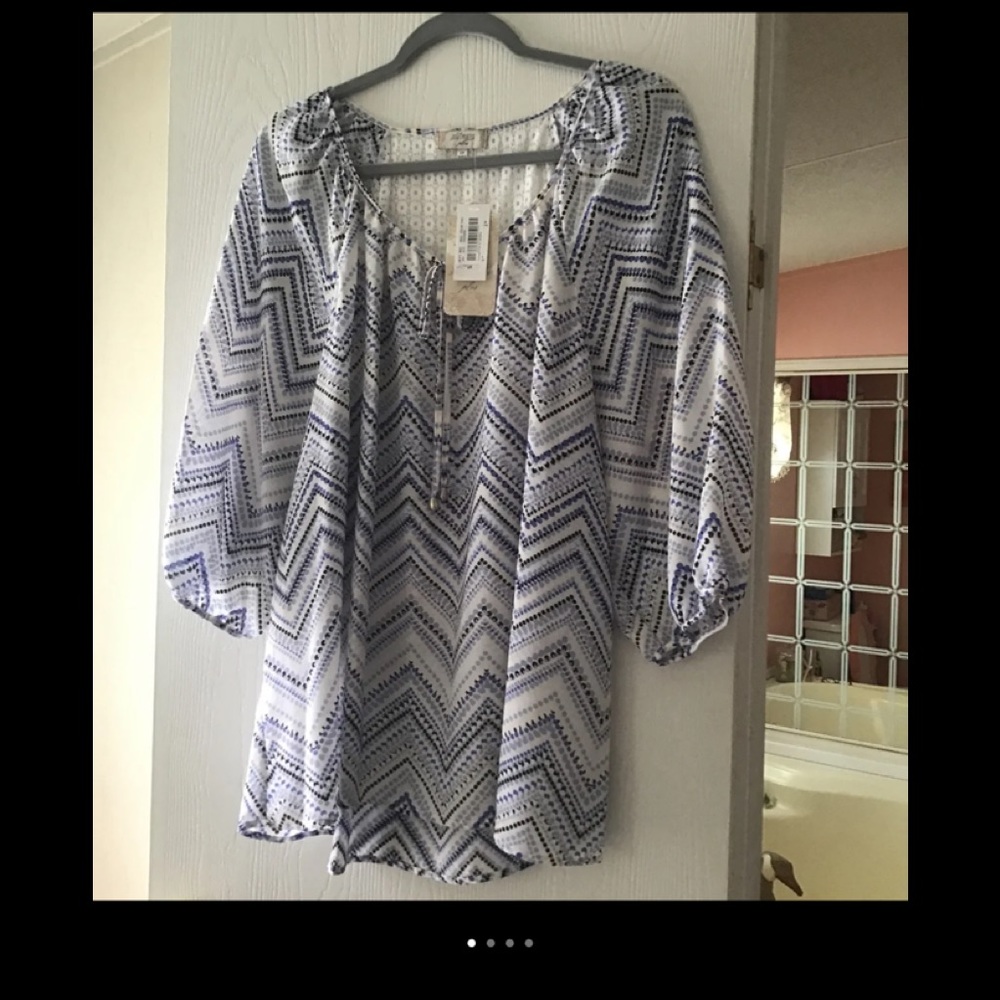 Solemates plus size blouse NWT 2X gray white